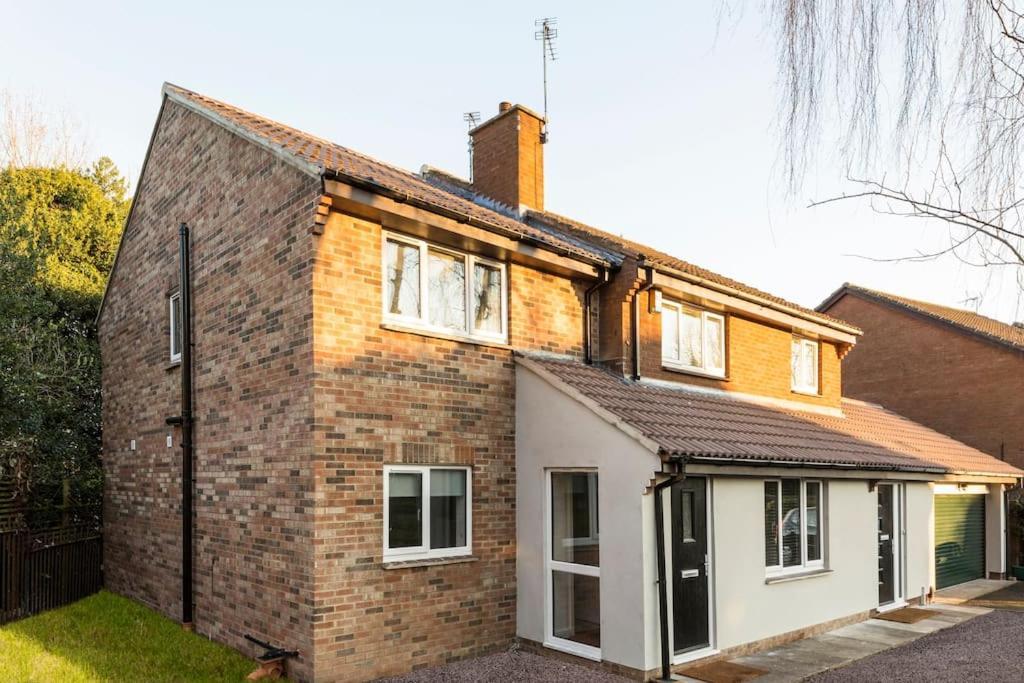 35 Quaker Lane * Darlington (Durham)